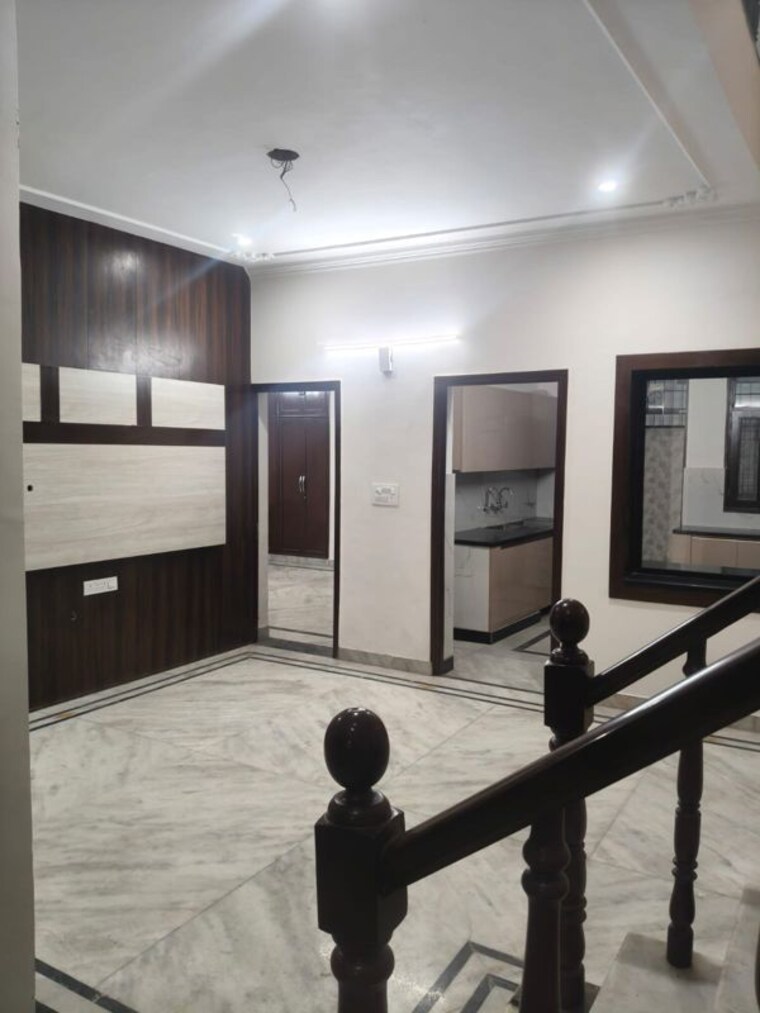 Room, sector 55  375 Sq.Mt. Plot In Sector 55 Noida 10703396