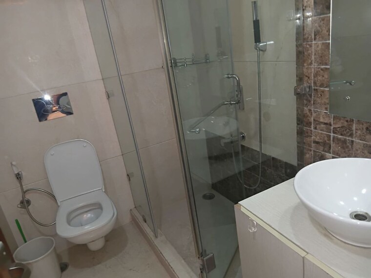 Bathroom, defence colony 3 Bedroom 1600 Sq.Ft. Builder Floor In Defence Colony Delhi 10703415