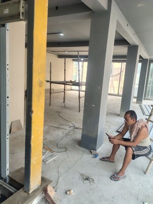 Team Area in  Showroom at South Extension ii – for Rent