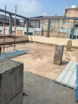 Team Area in  Showroom at South Extension ii – for Rent