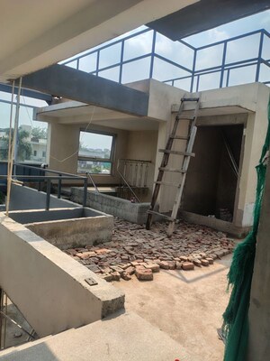 Staircase in  Showroom at South Extension ii – for Rent