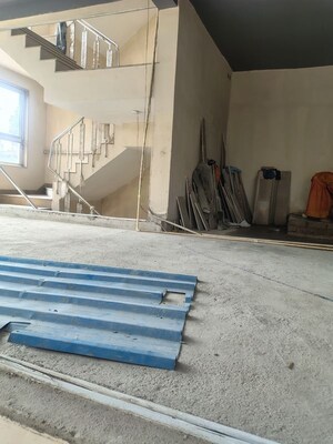 Team Area in  Showroom at South Extension ii – for Rent