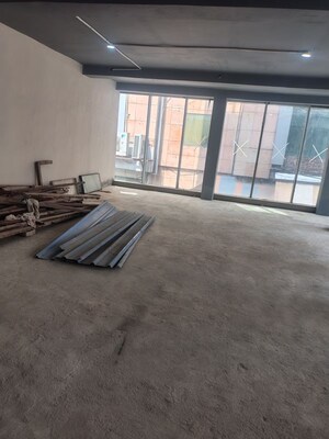  Showroom For Rent in South Extension ii