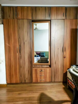 Room in 5 BHK Apartment at Das – for Sale