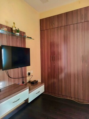 Room in 5 BHK Apartment at Das – for Sale