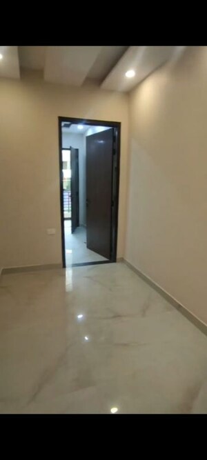 Room in 2 BHK Builder Floor at Moti Nagar – for Sale