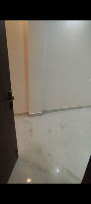 Room in 2 BHK Builder Floor at Moti Nagar – for Sale