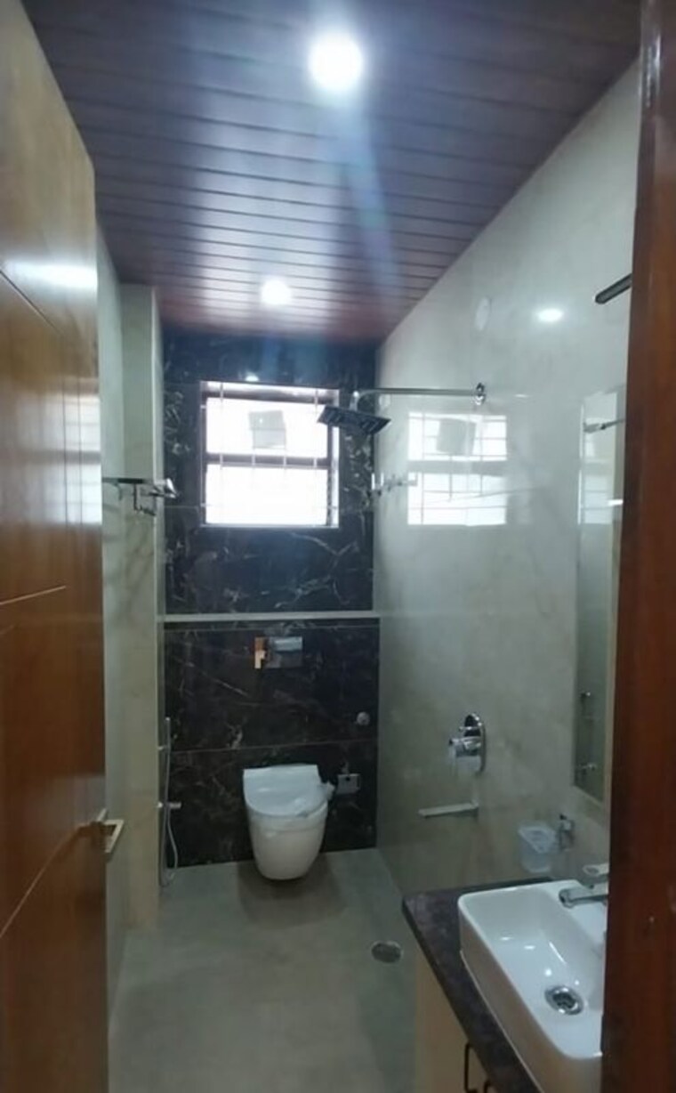 Bathroom, 4th block 3 Bedroom 2100 Sq.Ft. Builder Floor In 4th Block Bangalore 10703582