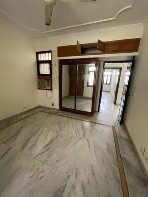 Room in 3 BHK Independent House at Sector 52 – for Rent