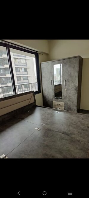 Room in 3 BHK Apartment at Lycka Life, Sola – for Rent