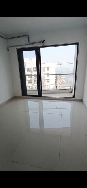 Room in 2 BHK Apartment at Sunteck City Avenue 1, Goregaon West – for Rent