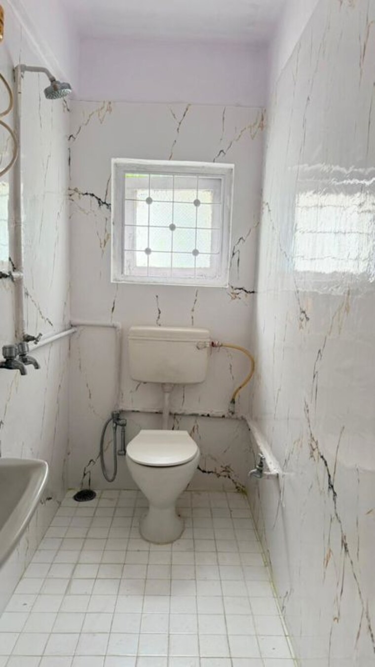 Bathroom, khar west 2 Bedroom 720 Sq.Ft. Apartment In Khar West Mumbai 10703809