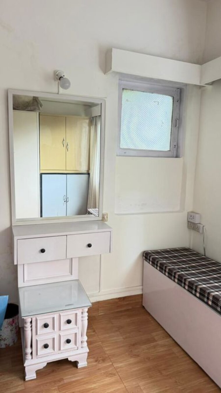 Room, khar west 2 Bedroom 720 Sq.Ft. Apartment In Khar West Mumbai 10703809