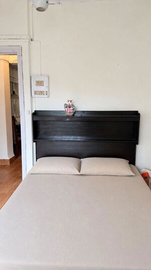 Bedroom in 2 BHK Apartment at Khar West – for Rent