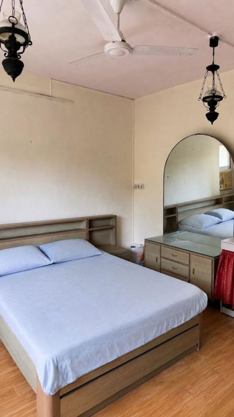 Room, khar west 2 Bedroom 720 Sq.Ft. Apartment In Khar West Mumbai 10703809