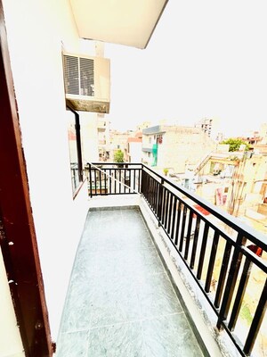 Balcony in 1 RK Builder Floor at Wazirabad – for Rent