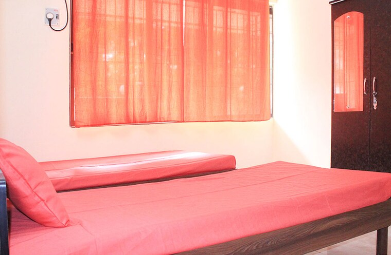 Bedroom, globe-heights Pg For Boys In Goregaon East 10703821