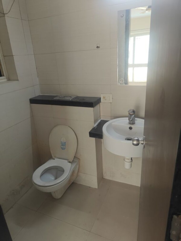 Bathroom, lodha-aurum 2.5 Bedroom 920 Sq.Ft. Apartment In Kanjurmarg East Mumbai 10703892