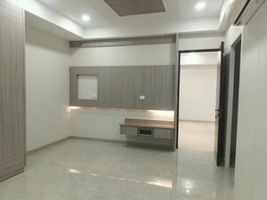 Room in 4 BHK Apartment at Kakatiya Hills, Jubilee Hills – for Rent