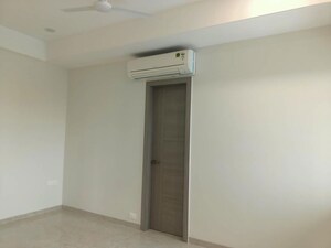 Room in 4 BHK Apartment at Kakatiya Hills, Jubilee Hills – for Rent