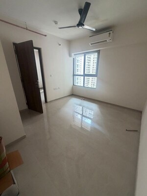 Room in 1 BHK Apartment at Piramal Vaikunth, Balkum Pada – for Rent