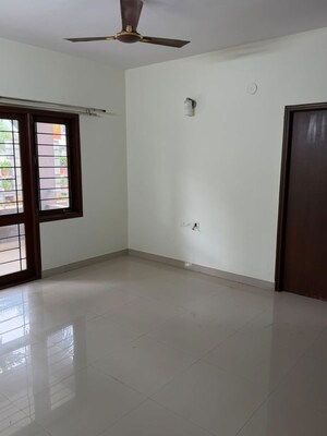 Room in 3 BHK Apartment at Vaishnavi Splendour, New Bel Road – for Rent