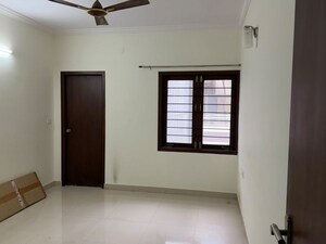 Room in 3 BHK Apartment at Vaishnavi Splendour, New Bel Road – for Rent
