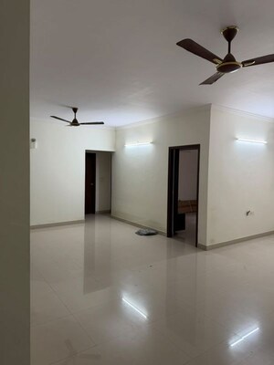 Room in 3 BHK Apartment at Vaishnavi Splendour, New Bel Road – for Rent