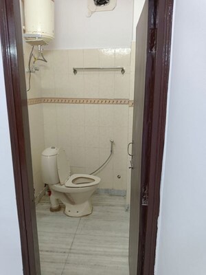 Bathroom in 1.5 BHK Builder Floor at Lajpat Nagar 4 – for Rent
