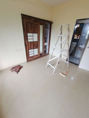 Room in 3 BHK Apartment at Hubtown Greenwoods, Vartak Nagar – for Rent