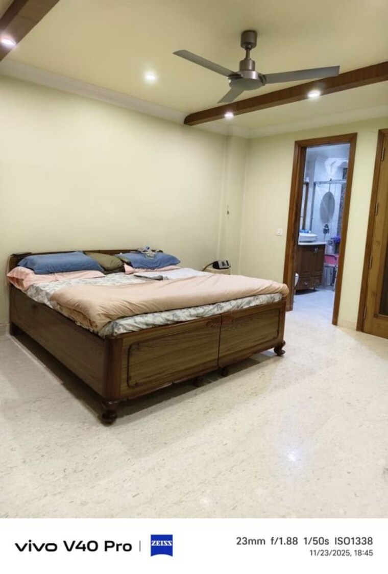 Bedroom, greater kailash ii 4 Bedroom 300 Sq.Yd. Builder Floor In Greater Kailash ii Delhi 10459229