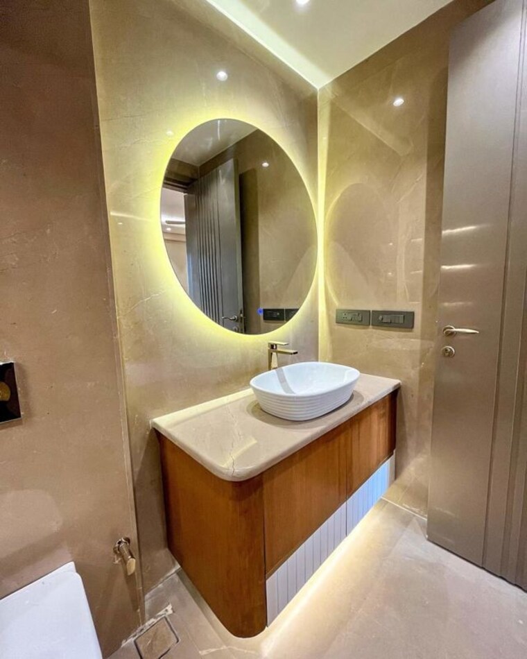 Bathroom, greater kailash ii 4 Bedroom 300 Sq.Yd. Builder Floor In Greater Kailash ii Delhi 10459229