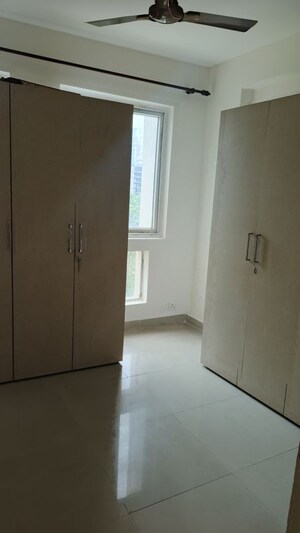 Room in 3.5 BHK Apartment at BPTP Park Prime, Sector 66 – for Sale