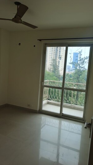 Room in 3.5 BHK Apartment at BPTP Park Prime, Sector 66 – for Sale