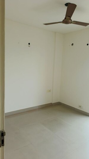 Room in 3.5 BHK Apartment at BPTP Park Prime, Sector 66 – for Sale
