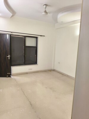 Room in 3 BHK Villa at Sector 23 – for Rent
