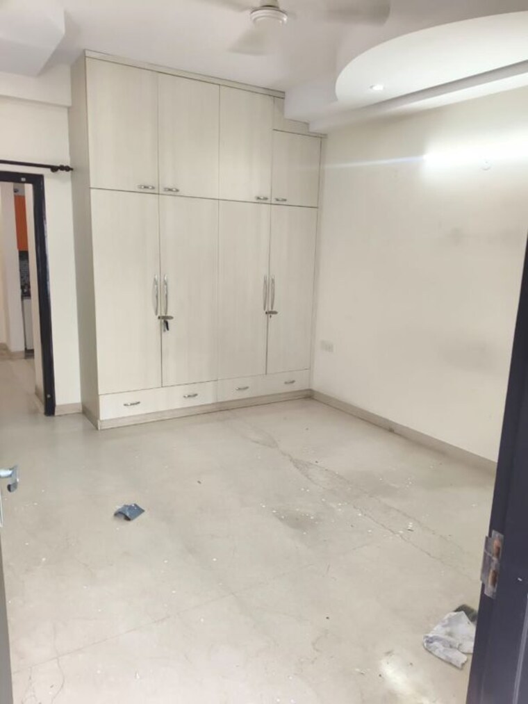 Room, sector 23 3 Bedroom 2000 Sq.Ft. Villa In Sector 23 Gurgaon 10704144