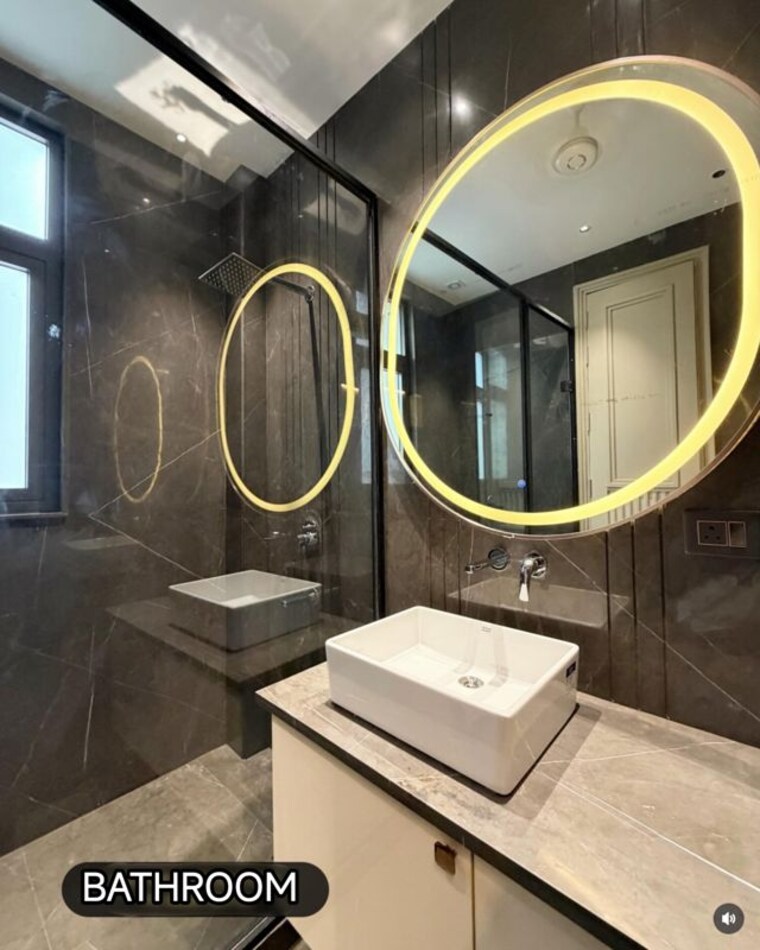 Washroom, greater kailash part 3 3 Bedroom 217 Sq.Yd. Builder Floor In Greater Kailash Part 3 Delhi 10350168