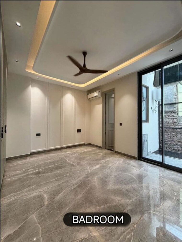 Room, masjid moth 3 Bedroom 217 Sq.Yd. Builder Floor In Masjid Moth Delhi 10350159