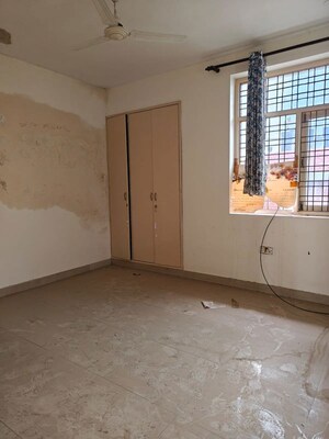 Room in 2 BHK Builder Floor at Palam Vihar – for Rent