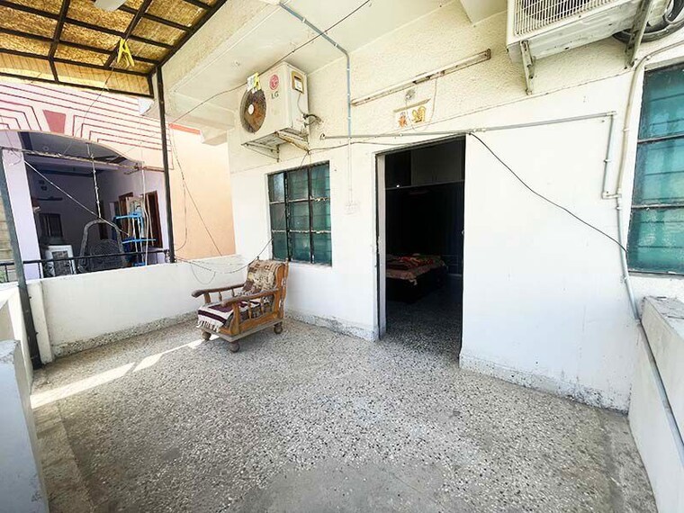  Parking, hansol 4 Bedroom 127 Sq.Yd. Independent House In Hansol Ahmedabad 10704172