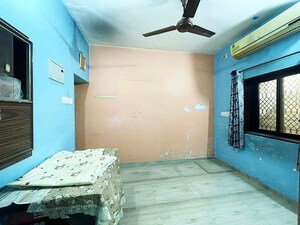 Room in 4 BHK Independent House at Hansol – for Sale