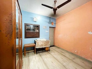 Room in 4 BHK Independent House at Hansol – for Sale