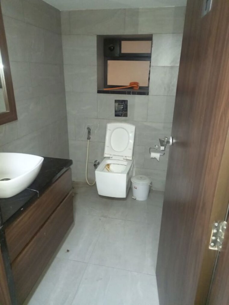 Bathroom, vasai Commercial Showroom 18000 Sq.Ft. In Vasai Palghar 10704148