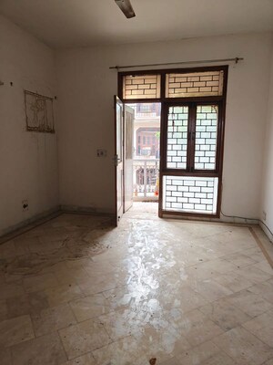 Room in 3 BHK Builder Floor at Palam Vihar – for Rent