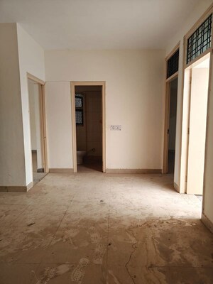 Room in 3 BHK Builder Floor at Palam Vihar – for Rent