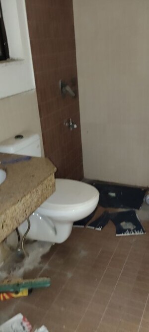 Bathroom in 2 BHK Apartment at Umang Summer Palms, Sector 86 – for Sale