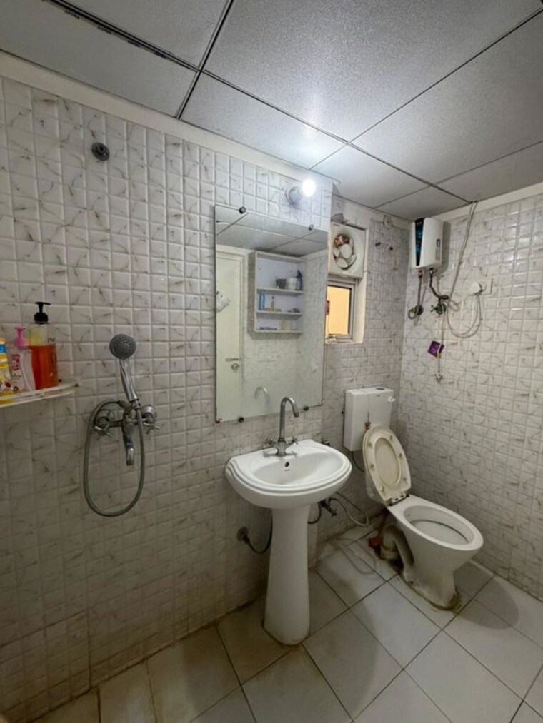 Bathroom, gaur-city-2-12th-avenue 2.5 Bedroom 1235 Sq.Ft. Apartment In Sector 16c Greater Noida Greater Noida 10704215
