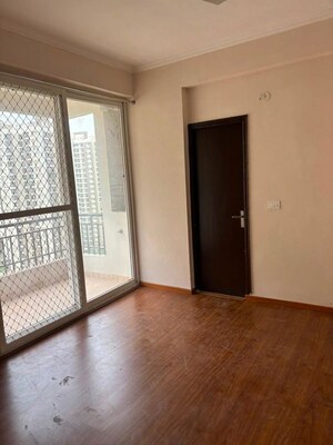 Room in 3 BHK Apartment at Amrapali Kingswood, Sector 4 Greater Noida – for Sale