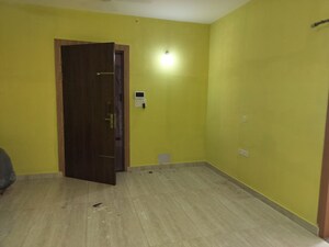 Room in 2 BHK Apartment at Paramount Grande, Sarusajai – for Rent